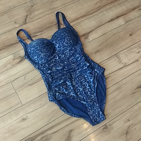 Blue And Silver Slimming Swimsuit By Nip Tuck. Size 6 - Picture 5 of 17